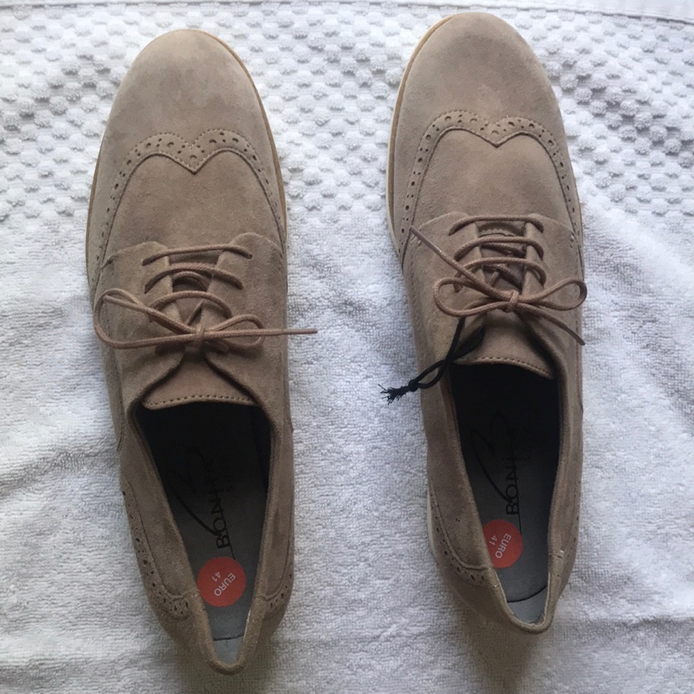 Women suede wingtips!